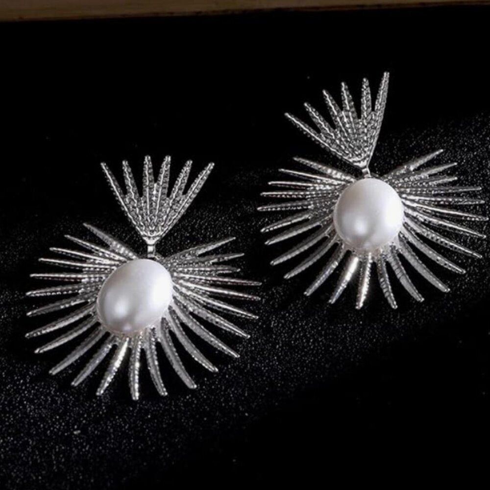 "Queen's SILVER Heart" Earrings